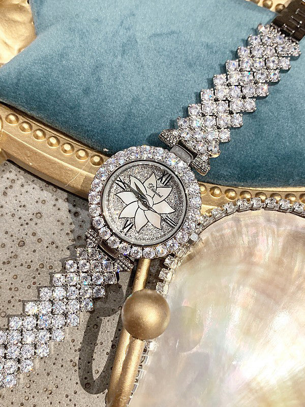 Eight Petals Diamond Pattern Strap Women's Watch